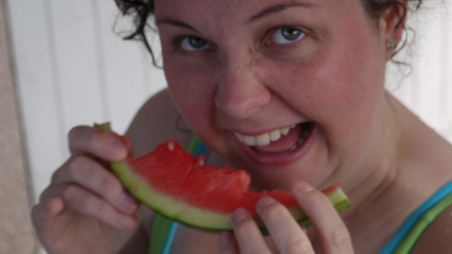 hannah pulling a face